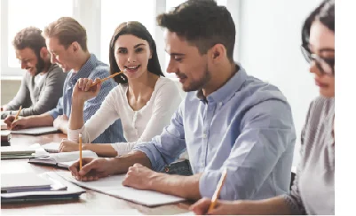 Carreras universitarias presenciales con las ventajas que ofrece la modalidad Advance UNAB.