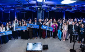 Estudiante de Psicología Advance recibe reconocimiento por su aporte a la educación superior